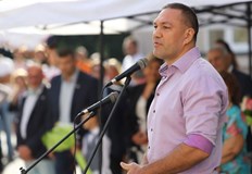 В днешно време злобата завистта и пошлите неща притискат младите