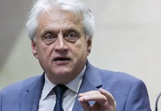 Само за седем месеца правителството Петков увеличи заплати и пенсии