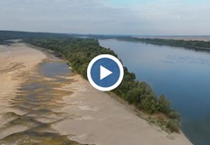 На някои места се борят с водни стихии на други