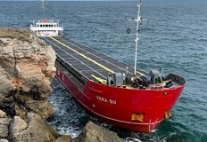 Плавателният съд заседна за повече от месец край Камен брягПродават