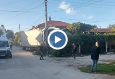 Камион се вряза в къща в плевенското село ЗгалевоИнцидентът е станал