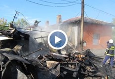 Пожар избухна около 15 30 часа в къща под Сарайския мост