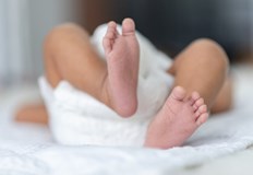 Броят на живородените деца от майки на възраст под 20