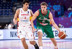 Александър Везенков беше най резултатен по време на мача с 25 точки и овладяни