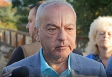 Служебният премиер е в потопеното КаравеловоВсички институции държавата доброволците които