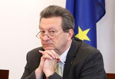 Един от тях е социалистът Таско ЕрменковЧистката подета от служебния кабинет