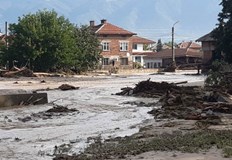 Две комисии обхождат домовете на пострадалите и описват нанесените от