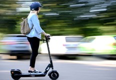 Лица под 14 годишна възраст нямат право да управляват електрически тротинеткиДнес влиза