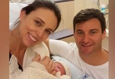 Джасинда Ардърн се среща с Елизабет II през 2018 година Едно