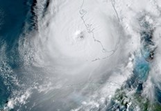 2 милиона домакинства са без токУраганът Иън се стовари върху