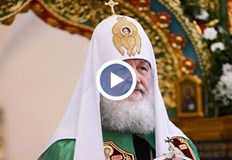 Главата на Руската православна църква говори пред вярващи в манастира