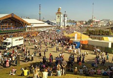 Преди пандемията около 6 милиона души минаваха през фестивалаПрочутият бирен