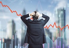 Задълбочаването на кризата и мрачни перспективи карат потребителите да не правят