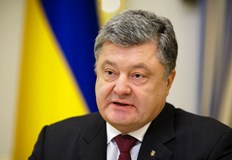 Той е напълно неадекватен и смята че има само един