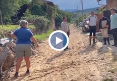 Бившият премиер не среща голяма отзивчивост от местните жителиОт няколко