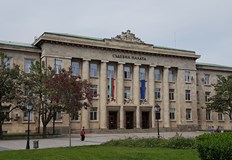 Обвиняемият пренесъл през границата на страната парфюми и обувки за