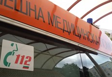 Автобус на градския транспорт в София се заби в дърво