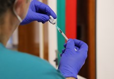 Адаптираните ваксини се поставят при лица на възраст на и