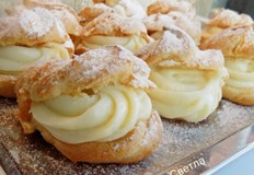 Най малко 50 души се натровиха с еклери на сватба в