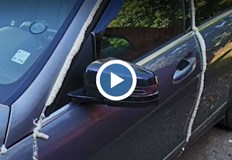 Освен вратите медикът не успял да отвори и багажникаМъж намери автомобила си