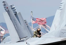 Ядреният самолетоносач Роналд Рейгън както и кораби от оперативния му