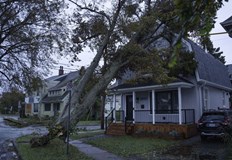 Очакват се силни ветрове бури и валежиМощният ураганФиона прекъсна електричеството