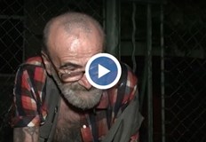 Мъжът лежал в безпомощно състояние на плочките на тротоар в центъра