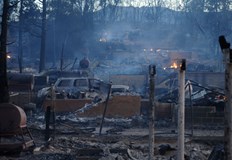 Пожар в Северна Калифорния разруши около 100 къщи и други