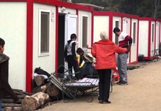 На този фон центровете на Агенцията за бежанците са запълнени