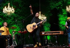 Акустичната програма на Влади Ампов вече предизвика фурор в Пловдив