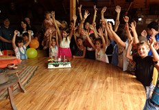 Празничното настроение беше гарнирано с разнообразни състезателни и развлекателни игриС