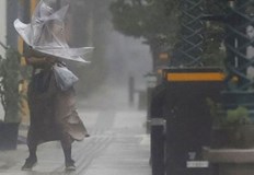 Повече от 60 души са ранениМощен тайфун връхлетя днес югозападната