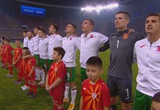 Футболното поле се превърна в поле за политическо съревнование заради