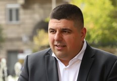 Щеше да е много смешно ако не беше всъщност жалкоОт