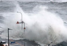 Поривите на вятъра достигат скорост от 216 км чМощният тайфун Муйфа