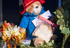 Жестът разплака поданиците на КоронатаМечето Падингтън също се сбогува с