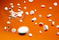 Спорът кой е виновен да липсват ключови лекарства в аптеките