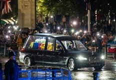 Ковчегът с тленните останки на кралица Елизабет Втора пристигна в