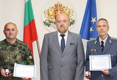 Двама старши офицери от българската армия бяха удостоени със знака