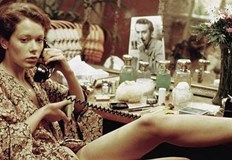 Сагата е със Силвия Кристел в главната роля и разказва