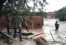Трети ден военнослужещи ще помагат в община Карлово заради щетите