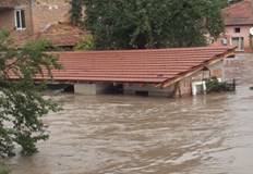 Калта от половината наводнени къщи вече е разчистена Във Фейсбук се