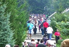 Това богослужение е единственото в България което се извършва нощемПравославната