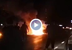 Автомобилът е напълно изгорялГоряща кола затвори главния път Русе  Разград