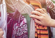 Цели 62 от румънците са избрали да купуват дрехи втора