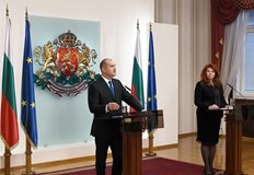 Бледите подобия на предизборни програми не засягат най важния проблем на