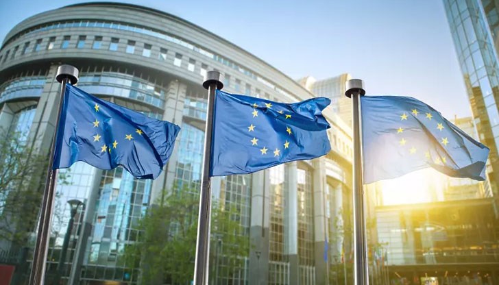 До края на годината се очаква западните страни да изпратят финансиране на обща стойност около 12 милиарда долара