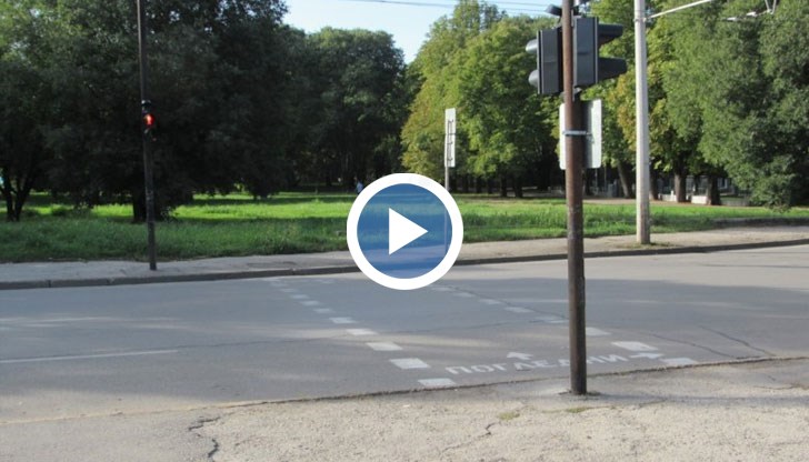 Момичето е пресичало на зелено, докато водачът е минал на червено