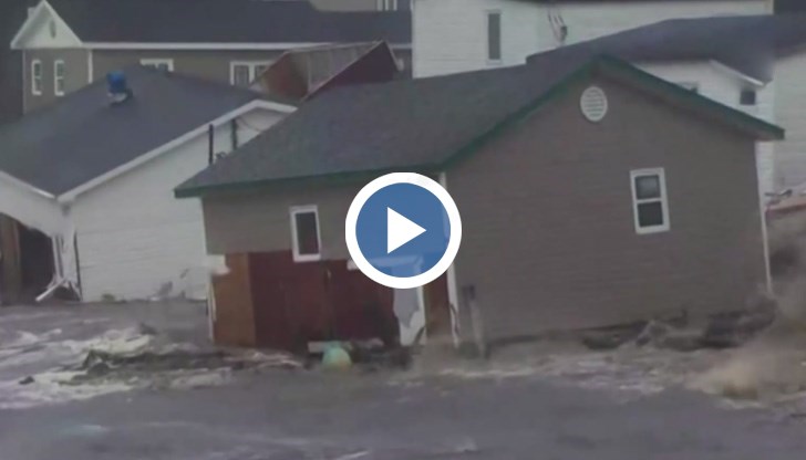 Бурята отнесе десетки къщи