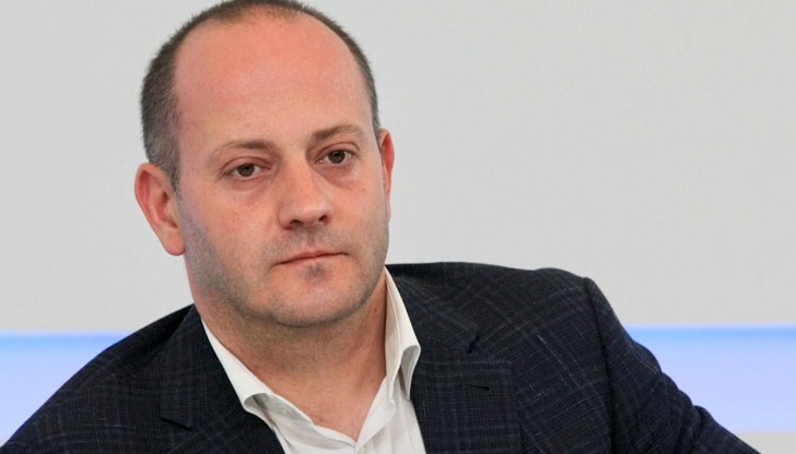 Отказването на танкерите с втечнен газ е на ръба на политическо безумие, подчертава Радан Кънев Отказването на танкерите с втечнен газ е на ръба на политическо безумие, подчертава Радан Кънев